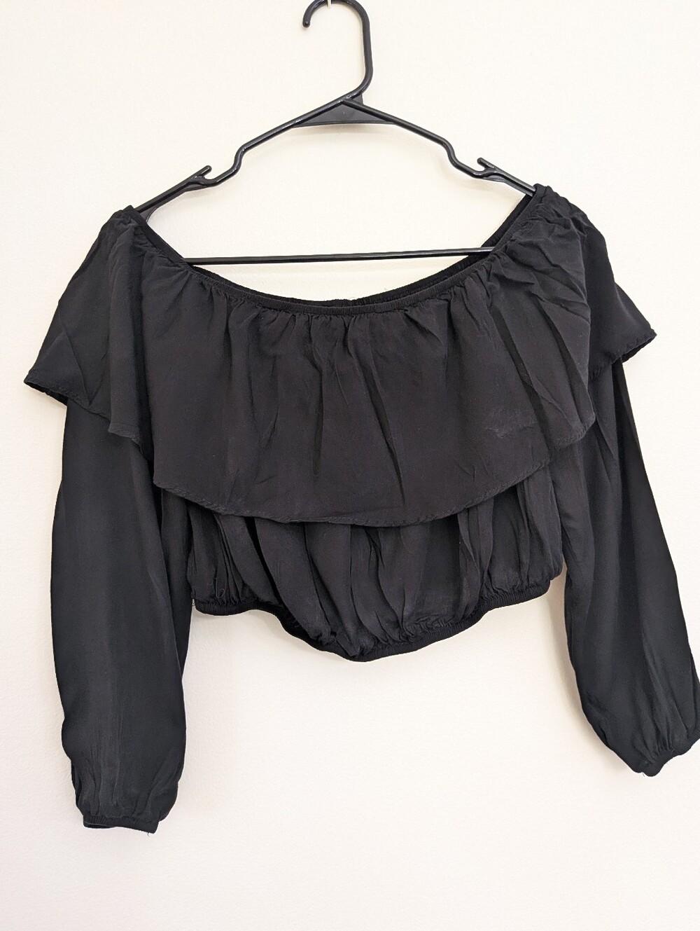 Chic Off-Shoulder Ruffled Crop Top in Black